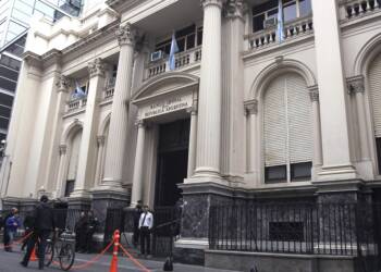 El Banco Central aseguró que no hay impedimento para que los bancos vendan dólares