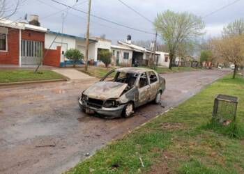 HUGHES: DETENIDO POR  GOLPEAR A SU EX PAREJA E INCENDIAR EL AUTO DE SU EX SUEGRO