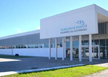 EL GOBERNADOR PEROTTI RECIBIÓ UN HOSPITAL CASI NUEVO Y NO LO SUPIERON CUIDAR