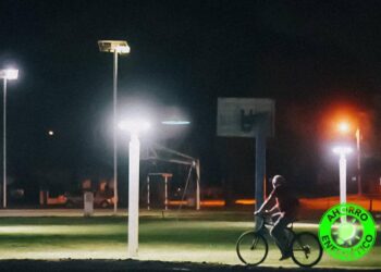 EL SENADOR ENRICO Y LA COMUNA DE MARÍA TERESA CAMBIAN LA ILUMINACIÓN DE LA PLAZA DEL PUEBLO VIEJO