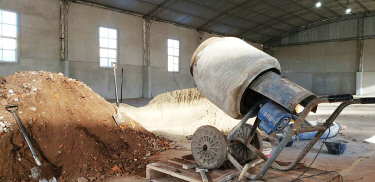 AVANZA LA OBRA: EL SENADOR ENRICO CONTINÚA IMPULSANDO LA CONSTRUCCIÓN DEL GIMNASIO EN LA ESCUELA 174 DE DIEGO DE ALVEAR