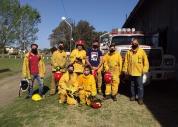 Limpieza del galpón que en la Pista de la Salud de Arribeños.