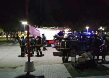 ACCIDENTE DE TRANSITO, CURIOSOS E INSULTOS PARA BOMBEROS!!!