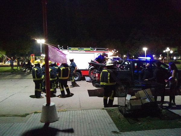 ACCIDENTE DE TRANSITO, CURIOSOS E INSULTOS PARA BOMBEROS!!!