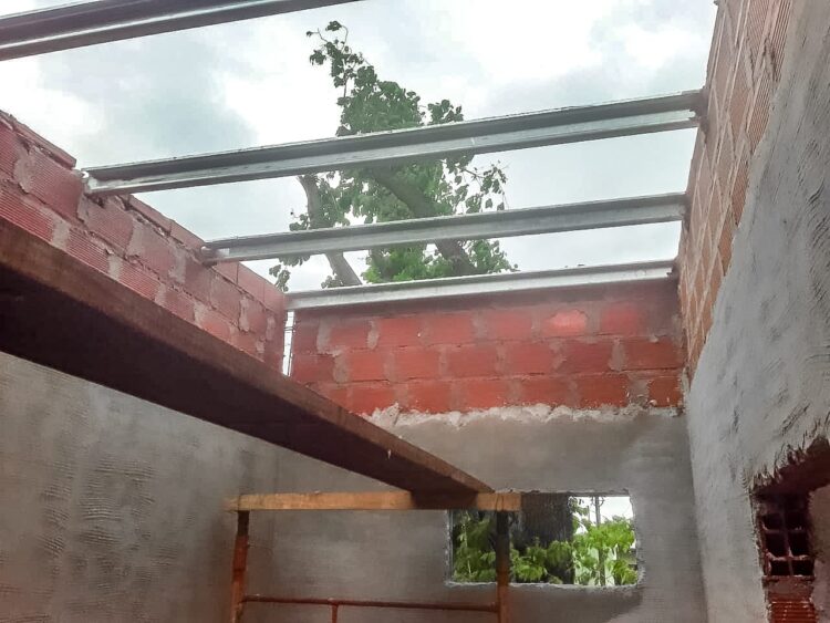 AVANZA LA OBRA: EL SENADOR ENRICO CONTINÚA IMPULSANDO LA CONSTRUCCIÓN DEL GIMNASIO EN LA ESCUELA 174 DE DIEGO DE ALVEAR