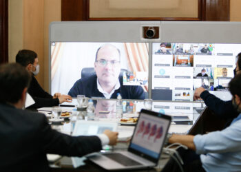 Kicillof se reunió con especialistas e intendentes para analizar la situación epidemiológica de la Provincia