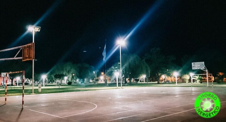 EL SENADOR ENRICO Y LA COMUNA DE MARÍA TERESA CAMBIAN LA ILUMINACIÓN DE LA PLAZA DEL PUEBLO VIEJO