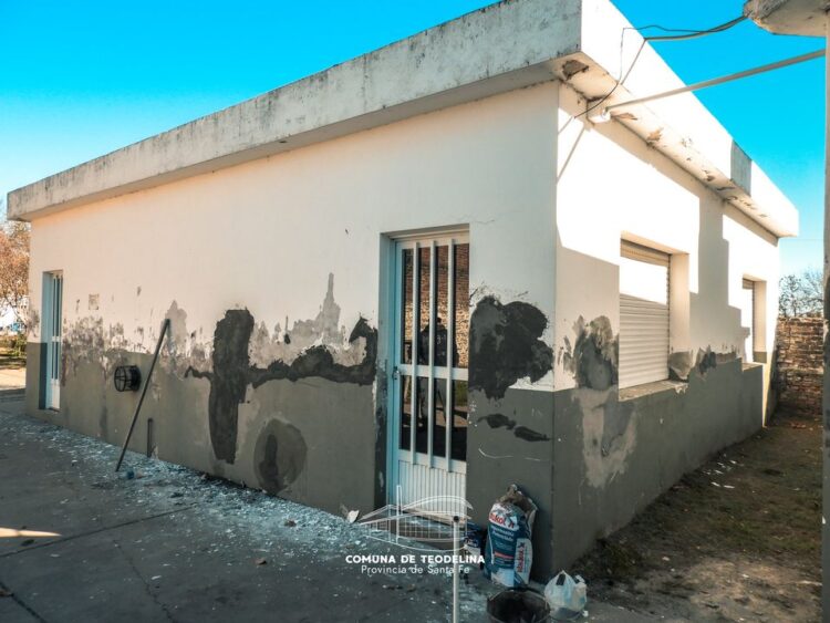 RENOVACIÓN Y 𝙲𝙾𝙻𝙾𝚁 PARA LAS  𝙴𝚂𝙲𝚄𝙴𝙻𝙰𝚂 DE TEODELINA