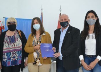 Firma del convenio de asistencia de fondos para el Centro de Cuidado Infantil.