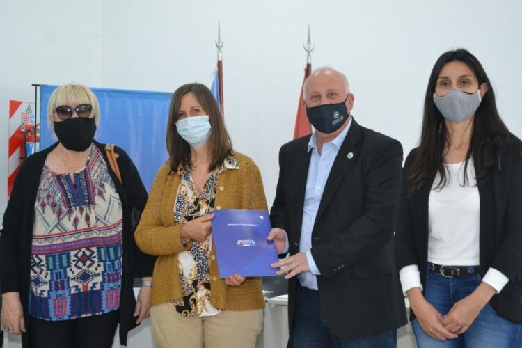 Firma del convenio de asistencia de fondos para el Centro de Cuidado Infantil.