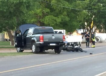 ARENALES: ACCIDENTE ENTRE MOTO Y CAMIONETA