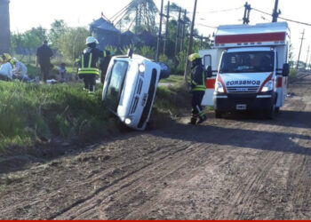 CARMEN:  5 JÓVENES SE ACCIDENTARON LUEGO DE  EVADIR UN CONTROL POLICIAL