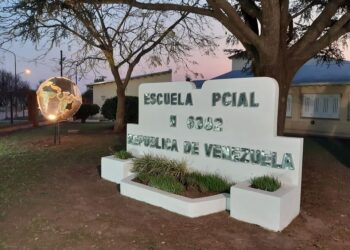 RENOVACIÓN Y 𝙲𝙾𝙻𝙾𝚁 PARA LAS  𝙴𝚂𝙲𝚄𝙴𝙻𝙰𝚂 DE TEODELINA