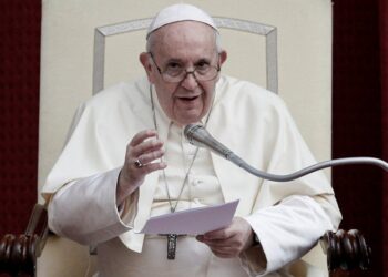 Francisco denunció una “casta pecadora” en la Curia y adelantó cambios en el Vaticano