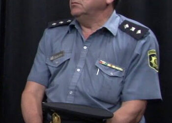 EL INTENDENTE DE VILLA CAÑAS HIZO UN RECONOCIMIENTO PÚBLICO AL  COMISARIO BECERRA