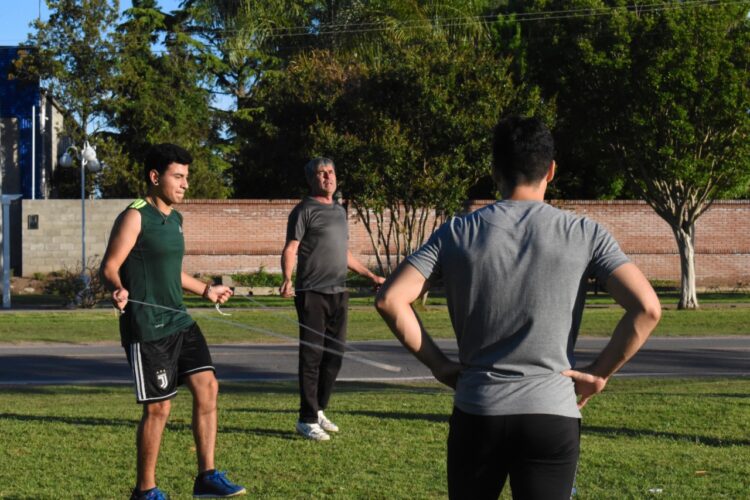 GENERAL ARENALES: Entrenamiento de Boxeo en la Escuela de Escudero Besana