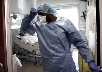 Médicos dicen que Francia “perdió el control del coronavirus” y piden más restricciones