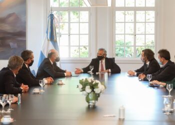 PEROTTI Y FERNANDEZ FIRMARON UN CONVENIO POR 3000 MILLONES DE PESOS PARA MODERNIZAR Y REFORMAR LA FUERZA DE SEGURIDAD