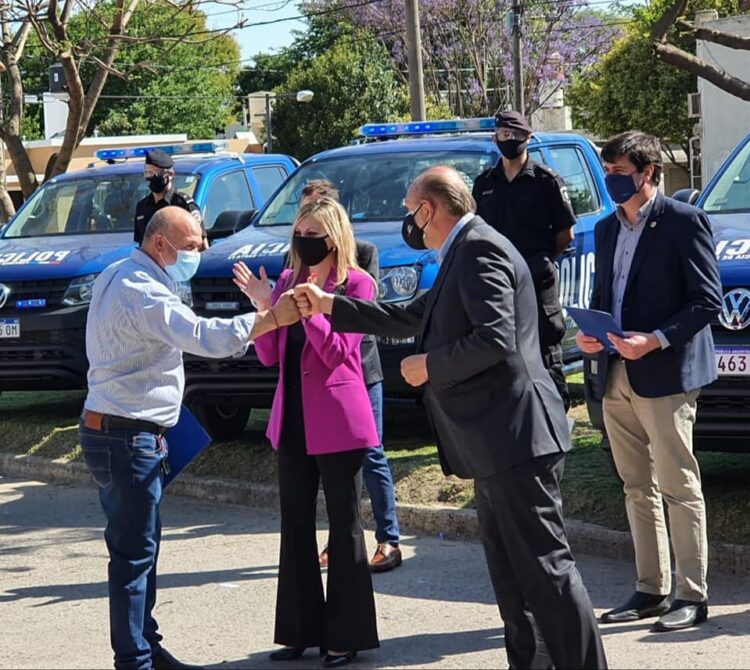 CARMEN: EL PRESIDENTE COMUNAL RECIBIÓ APORTES  Y UN NUEVO MOVIL POLICIAL