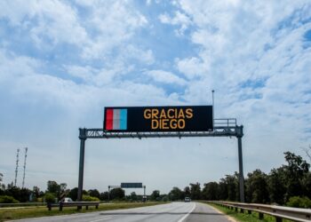 LA PROVINCIA HOMENAJEA A DIEGO MARADONA EN LA AUTOPISTA SANTA FE – ROSARIO
