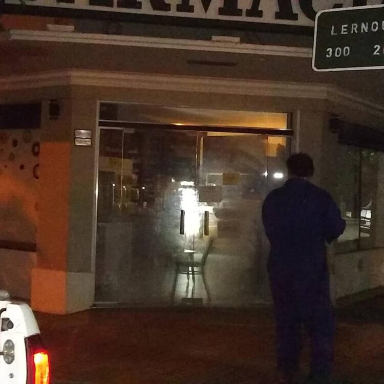  Desinfección de Instituciones Públicas y Comercios en la localidad de Juan .B Alberdi.