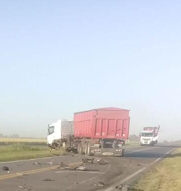 OTRO ACCIDENTE EN RUTA 50 ENTRE UN CAMION Y UN FORD MONDEO OTRO ACCIDENTE EN RUTA 50 ENTRE UN CAMION Y UN FORD MONDEO