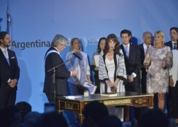 El Gobierno oficializó la renuncia de María Eugenia Bielsa y la designación de Jorge Ferraresi en el Ministerio de Hábitat