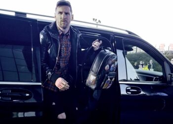 Messi llegó a la Argentina junto a Di María y Paredes