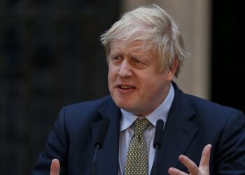 Johnson anunció que el Reino Unido vuelve al confinamiento domiciliario para frenar al coronavirus