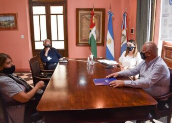 SANTA ISABEL: REUNION CON LA ING. VALDANO DE PRODUCCION, CIENCIA Y TECNOLOGÏA