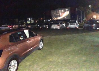 FUNCIÓN DE AUTOCINE EN VILLA CAÑÁS