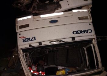 SANCTI SPIRITU: CAMIÓN VOLCÓ SOBRE RUTA NACIONAL 33