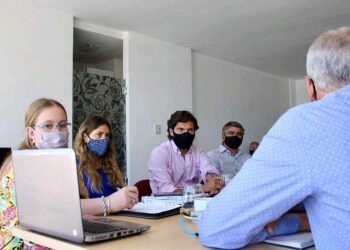 Hospitales y SAMCos endeudados, comunas y municipios asfixiados y gobierno provincial ausente