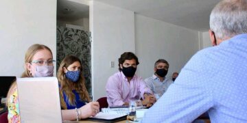 Hospitales y SAMCos endeudados, comunas y municipios asfixiados y gobierno provincial ausente