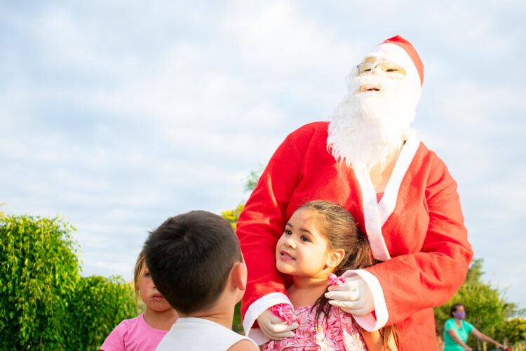 PAPÁ NOEL SE HIZO PRESENTE EN SANTA ISABEL