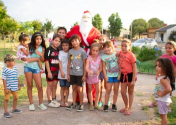 PAPÁ NOEL SE HIZO PRESENTE EN SANTA ISABEL