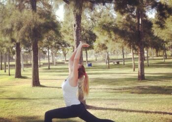 TEODELINA: Clases de Yoga en el balneario “El Edén”.