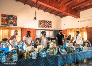 TEODELINA : 𝐈𝐍𝐅𝐎𝐏𝐀𝐍   𝑩𝑶𝑳𝑺𝑨𝑺 𝑷𝑼𝑩𝑳𝑰𝑪𝑰𝑻𝑨𝑹𝑰𝑨𝑺 𝒀 𝑬𝑪𝑶𝑳𝑶𝑮𝑰𝑪𝑨𝑺 DONÓ MÄS DE 370 Kg. de PAN A LA ESCUELA 6382