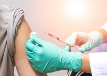 BUENOS AIRES VACUNATE – Kicillof: “Vacunarse es un acto de amor y de solidaridad para protegernos y cuidar a los demás”