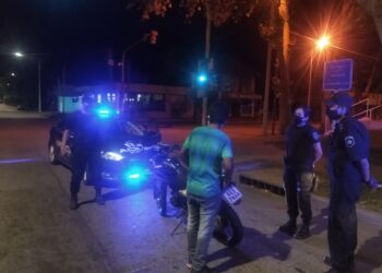 VENADO TUERTO: DOS JÓVENES DEMORADOS POR EVADIR UN CONTROL VEHICULAR