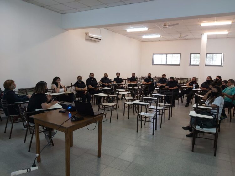 UNIDAD REGIONAL VIII DEPARTAMENTO GENERAL LOPEZ: LA SUBSECRETARIA DE BIENESTAR Y GÉNERO SE REUNIÓ CON MUJERES POLICÍAS
