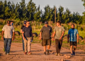 EL SENADOR ENRICO ACOMPAÑA A VECINOS QUE RECONSTRUYEN EL CIRCUITO ISLAS MALVINAS PARA KARTING Y MOTOS