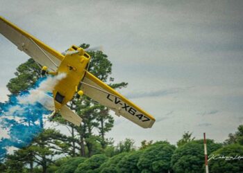 Aero Club de Vedia: domingo repleto de paracaidismo, vuelos y solidaridad