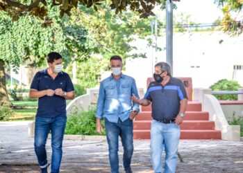 EL SENADOR ENRICO SE SOLIDARIZÓ CON LA PARROQUIA DE CAFFERATA TRAS UN ROBO SUFRIDO Y AVANZA CON LA RENOVACIÓN DE LUCES LED EN LA PLAZA DEL PUEBLO