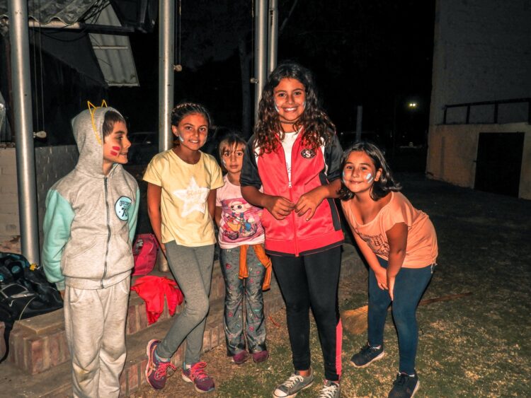 TEODELINA 𝐂𝐀𝐌𝐏𝐀𝐌𝐄𝐍𝐓𝐎 𝐘 𝐅𝐎𝐆𝐎𝐍 𝐏𝐀𝐑𝐀 𝐃𝐄𝐒𝐏𝐄𝐃𝐈𝐑 𝐋𝐀 𝐂𝐎𝐋𝐎𝐍𝐈𝐀