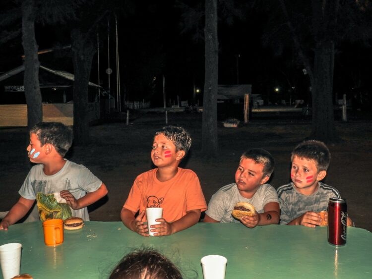 TEODELINA 𝐂𝐀𝐌𝐏𝐀𝐌𝐄𝐍𝐓𝐎 𝐘 𝐅𝐎𝐆𝐎𝐍 𝐏𝐀𝐑𝐀 𝐃𝐄𝐒𝐏𝐄𝐃𝐈𝐑 𝐋𝐀 𝐂𝐎𝐋𝐎𝐍𝐈𝐀