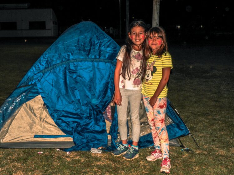 TEODELINA 𝐂𝐀𝐌𝐏𝐀𝐌𝐄𝐍𝐓𝐎 𝐘 𝐅𝐎𝐆𝐎𝐍 𝐏𝐀𝐑𝐀 𝐃𝐄𝐒𝐏𝐄𝐃𝐈𝐑 𝐋𝐀 𝐂𝐎𝐋𝐎𝐍𝐈𝐀