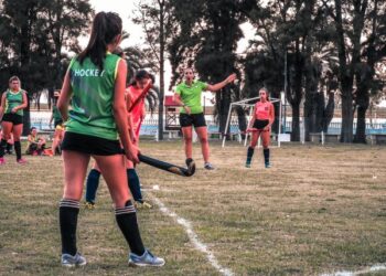 𝗛𝗢𝗖𝗞𝗘𝗬 | 𝘼𝙈𝙄𝙎𝙏𝙊𝙎𝙊 𝙀𝙉𝙏𝙍𝙀 𝙏𝙀𝙊𝘿𝙀𝙇𝙄𝙉𝘼 𝙔 𝘼𝙎𝘾𝙀𝙉𝙎𝙄𝙊𝙉