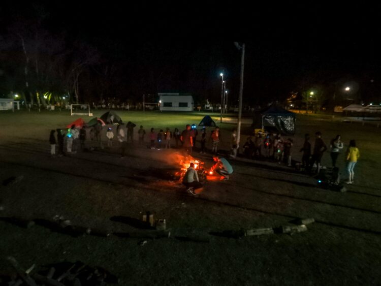 TEODELINA 𝐂𝐀𝐌𝐏𝐀𝐌𝐄𝐍𝐓𝐎 𝐘 𝐅𝐎𝐆𝐎𝐍 𝐏𝐀𝐑𝐀 𝐃𝐄𝐒𝐏𝐄𝐃𝐈𝐑 𝐋𝐀 𝐂𝐎𝐋𝐎𝐍𝐈𝐀