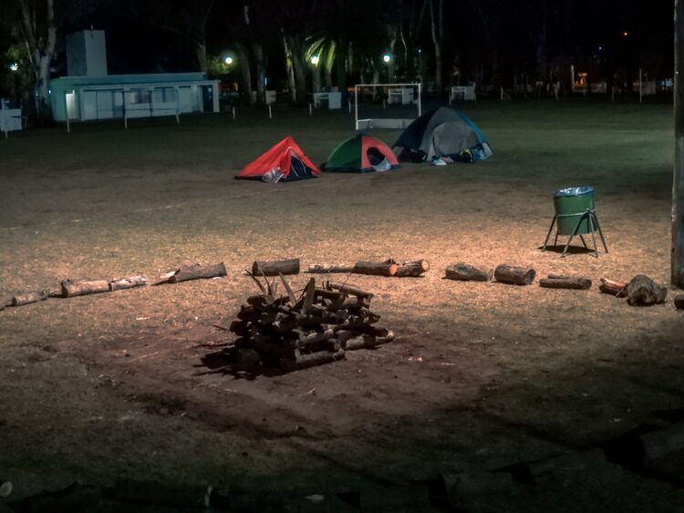 TEODELINA 𝐂𝐀𝐌𝐏𝐀𝐌𝐄𝐍𝐓𝐎 𝐘 𝐅𝐎𝐆𝐎𝐍 𝐏𝐀𝐑𝐀 𝐃𝐄𝐒𝐏𝐄𝐃𝐈𝐑 𝐋𝐀 𝐂𝐎𝐋𝐎𝐍𝐈𝐀